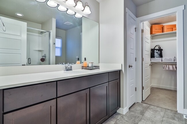 Building Photo - 1063 W Osprey Dr