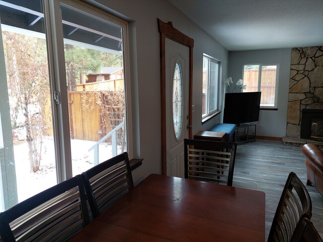 Building Photo - Three bedroom ski lease