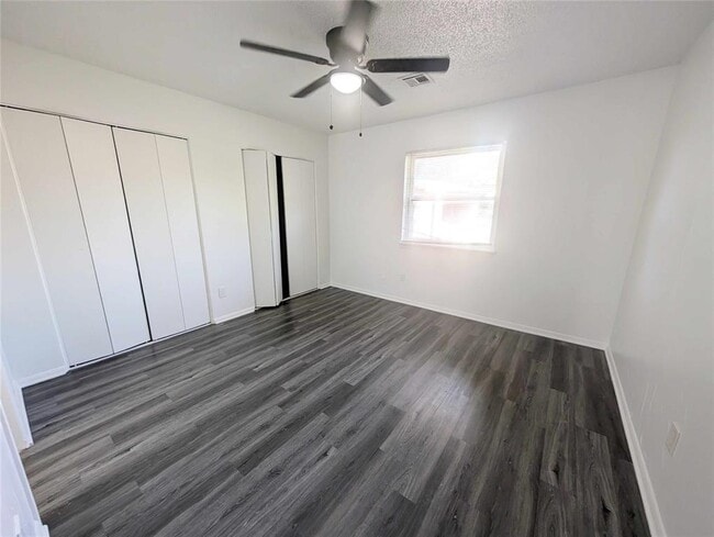 Building Photo - 407 Lotus Ave
