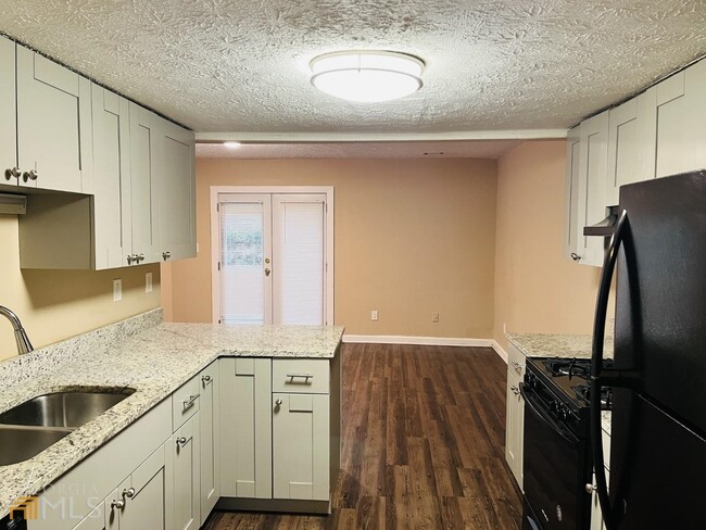 Building Photo - 6527 River Park Dr