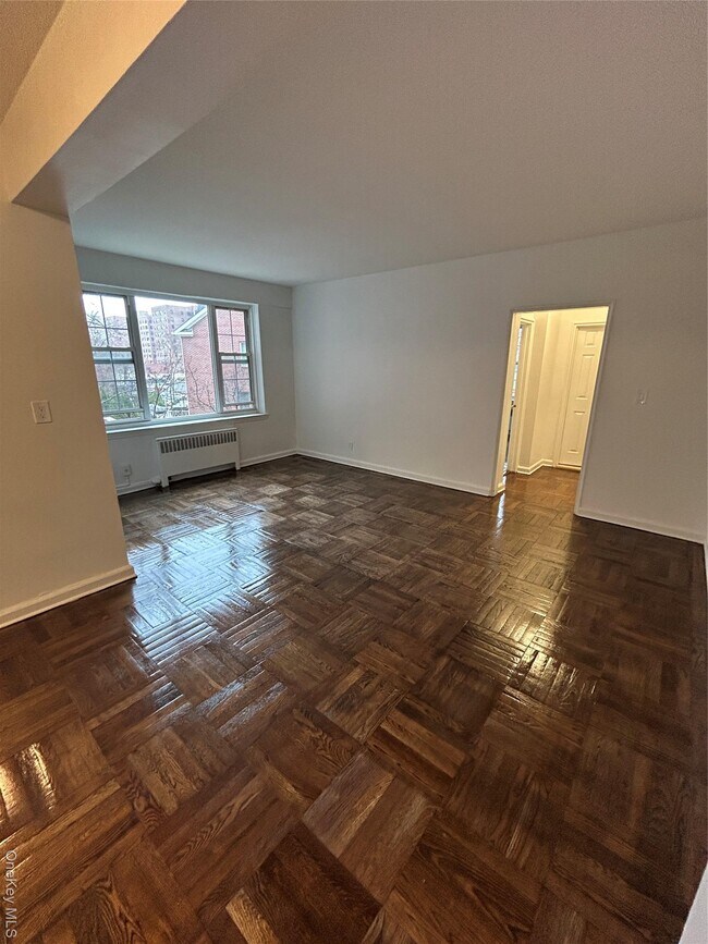 Building Photo - 230 Pelham Rd