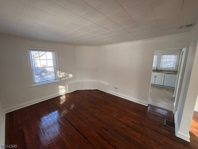 Building Photo - 86 Ringwood Ave