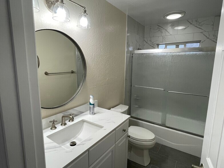 Building Photo - 934 Goodwin Ave