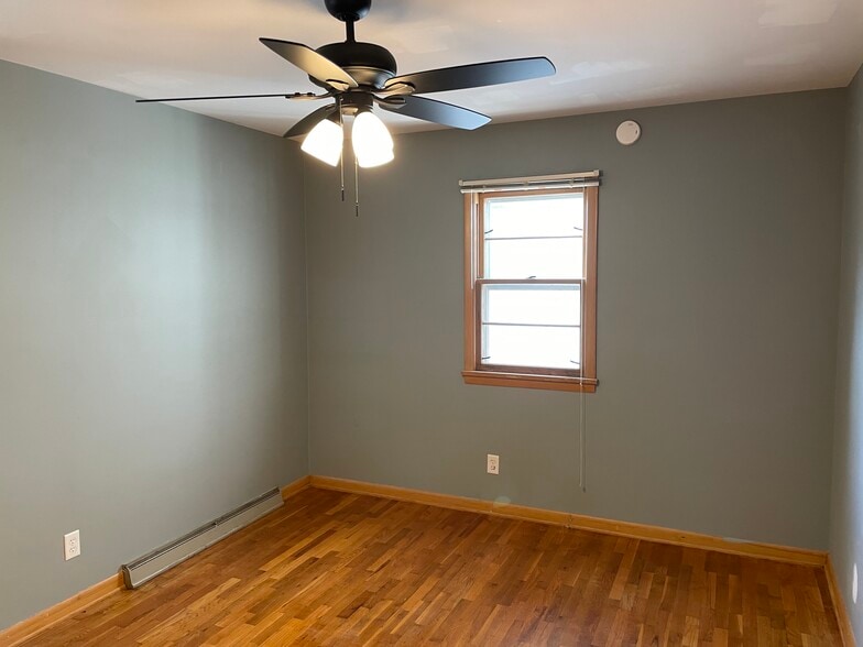 Building Photo - 1704 pixley avenue