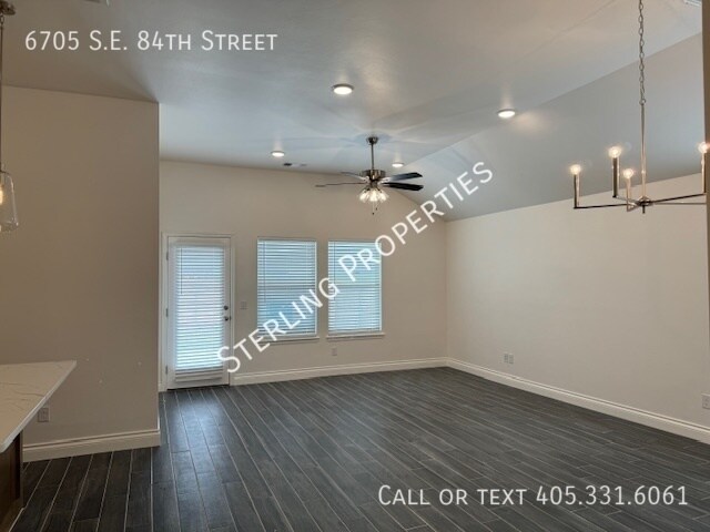 Building Photo - 6705 SE 84th St
