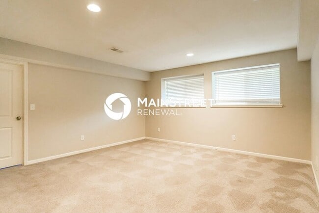 Building Photo - 4 Bedroom Pet-Friendly Home in Grain Valley, MO with Main Street Renewal