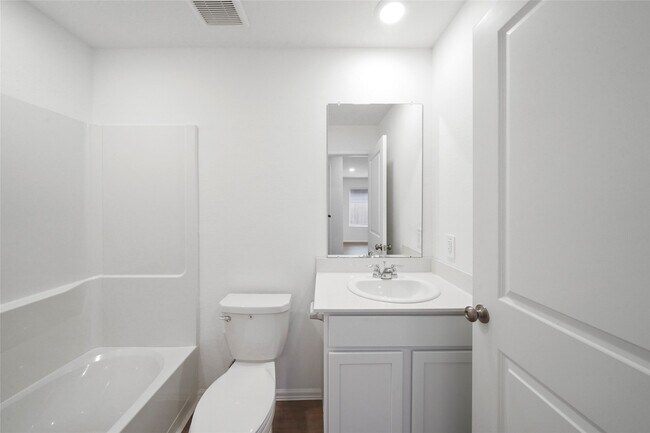 Building Photo - 1440 Las Cuevas Dr