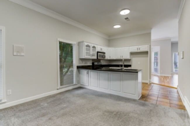 Building Photo - Nice 3 bedroom 2 bath home in the heart of Downtown Memphis - Open To Section 8