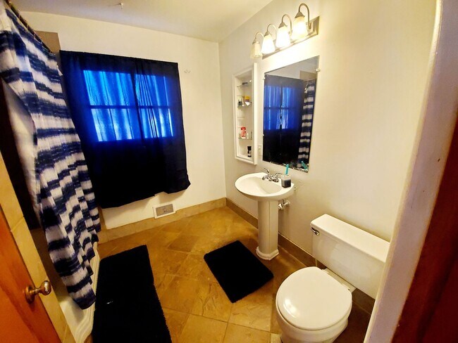 Building Photo - 910 Bungalow Ct