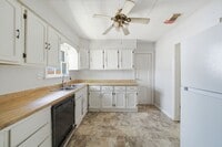 Building Photo - 410 Live Oak St