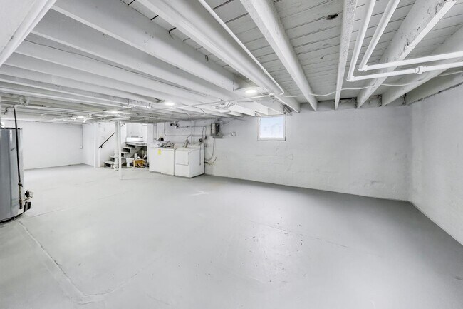 Building Photo - 1638 Oakwood Ave