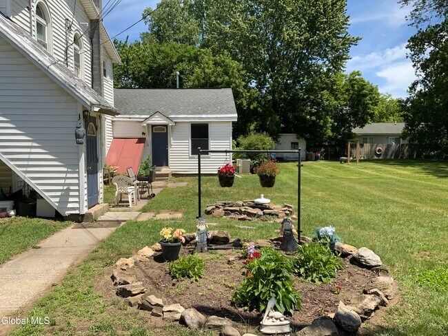 Building Photo - 160 Jackson St