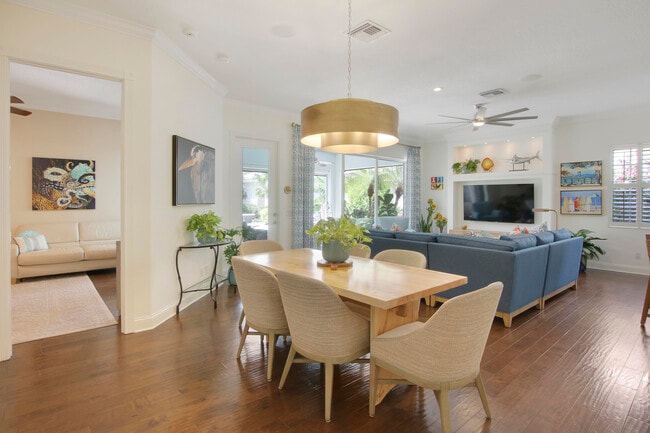 Building Photo - 136 Florence Dr