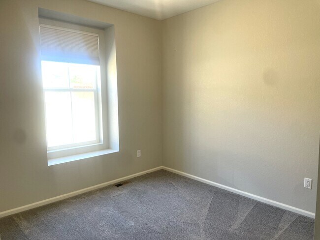 Building Photo - 4420 S Perth Ct