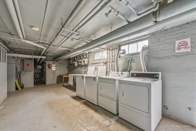 Building Photo - 5659 N Artesian Ave