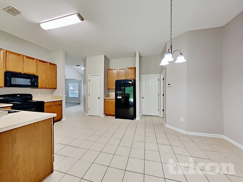 Building Photo - 10979 Apple Blossom Trail E