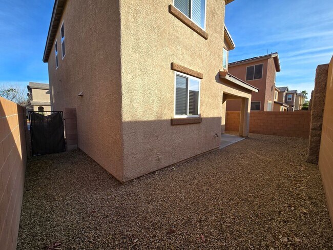 Building Photo - 3 BEDROOM, 2 1/2 BATHROOM, 2 STORY HOME in NW Las Vegas!!!