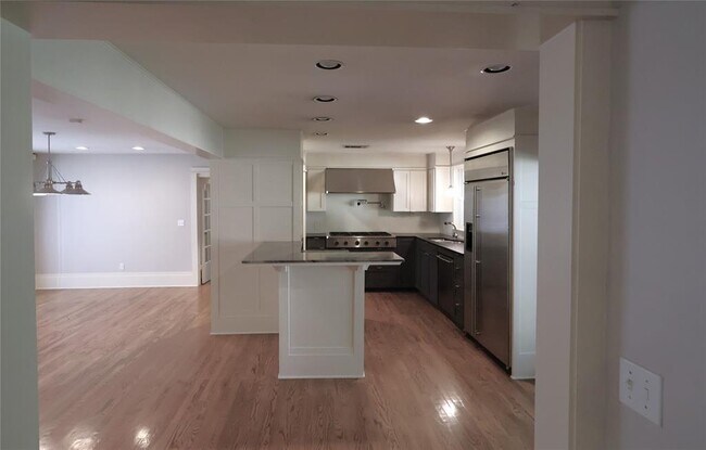 Building Photo - 4702 Shadow Ln
