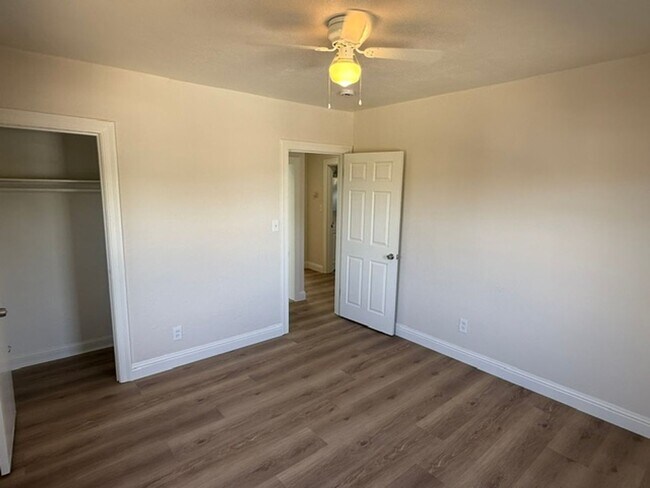 Building Photo - 143 Ladera Dr