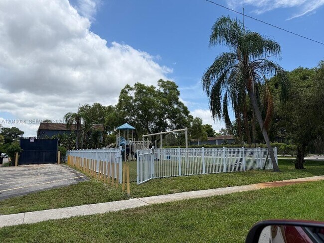 Building Photo - 4767 NW 9th Dr