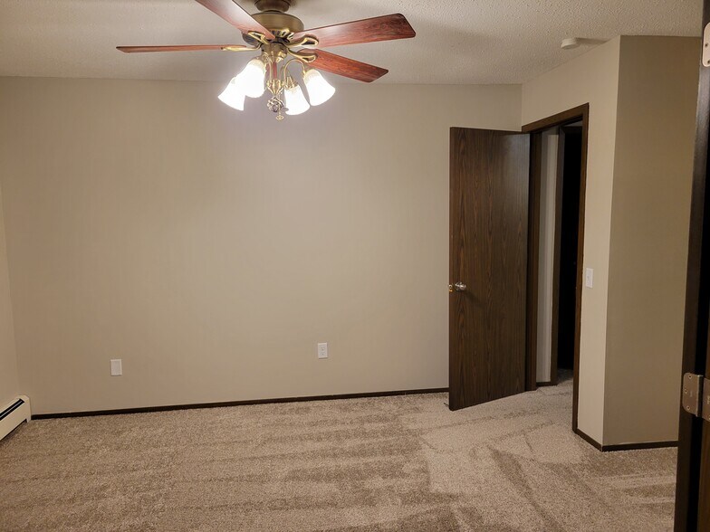 Building Photo - 3917 Heritage Hills Dr