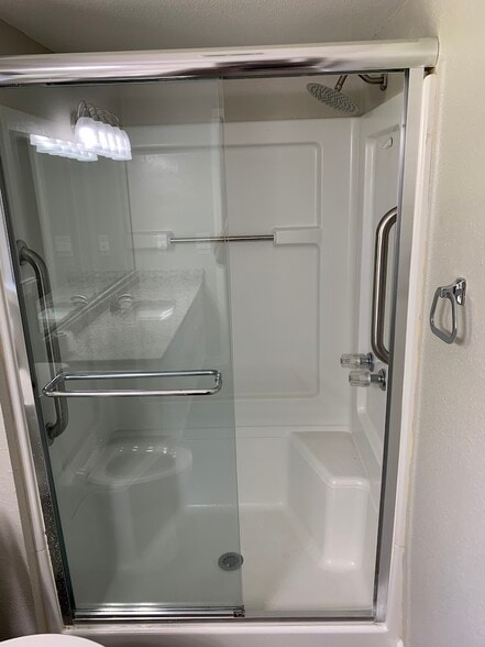 Master shower with rainfall shower head and seat. - 1903 Ginnett Rd