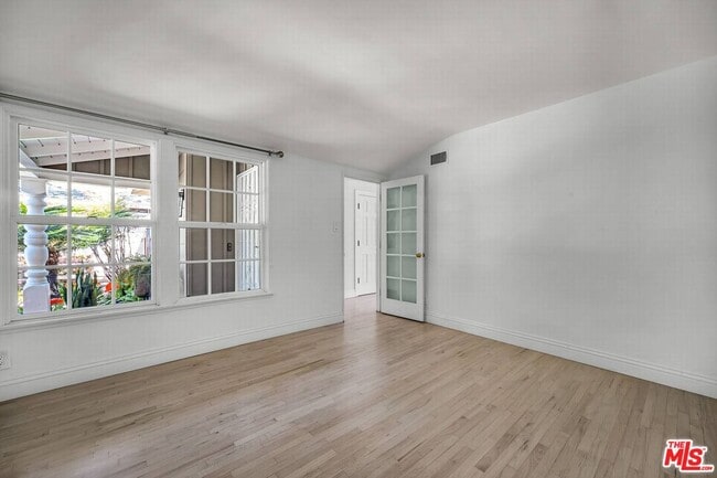 Building Photo - 11118 Franklin Ave