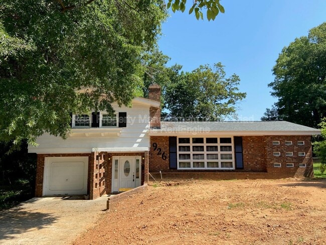 Building Photo - 926 Hilltop Blvd