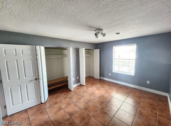 Building Photo - 416 Banyon Tree Cir