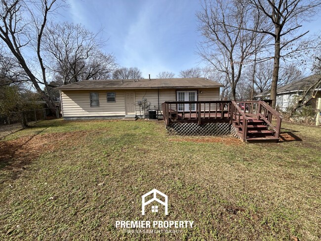 Building Photo - Spacious 3BR/1.5BA in Memphis - Open Kitchen, Dining Room & Private Backyard