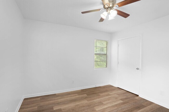 Building Photo - 2932 Harlan Dr