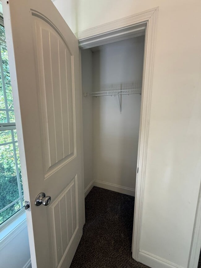 Building Photo - Spacious Two Bedroom Home