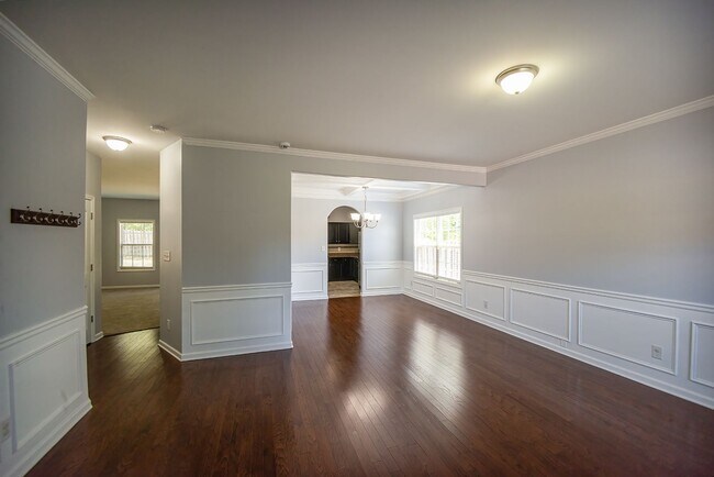 Building Photo - 2606 5 St