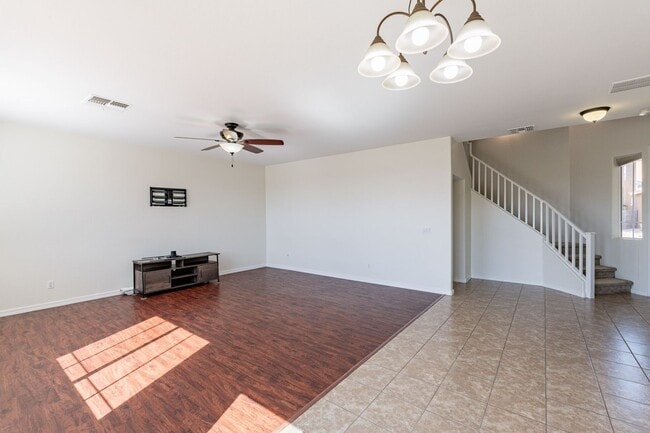 Building Photo - Spacious 4 Bed 2.5 Ba in Gated Community