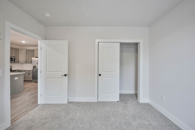 Building Photo - Brand New Luxury unit on Broadway in Bangor!