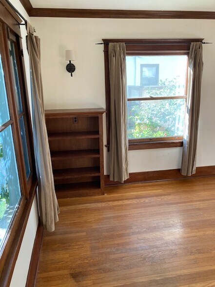 Building Photo - 1345 E Topeka St