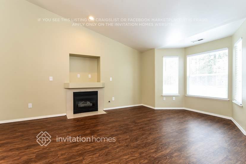 Building Photo - 18511 E Country Club Dr