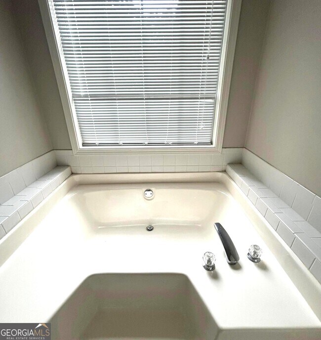 Building Photo - 160 Wisteria Blvd