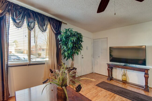 Building Photo - 5553 Crystal Way