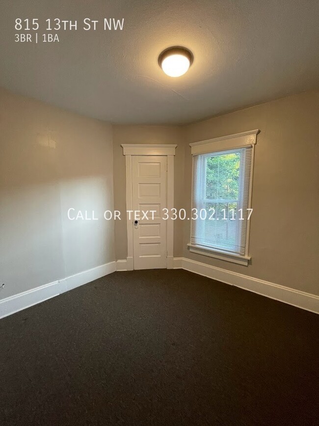 Building Photo - Large two bedroom one bathroom duplex for ...