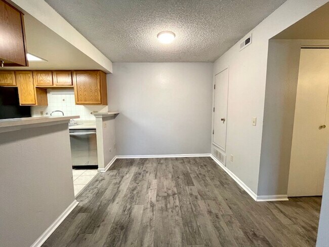 Building Photo - 2-Bedroom in Woodside Condos