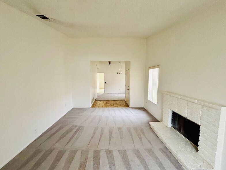 Building Photo - 3220 Ave S-2