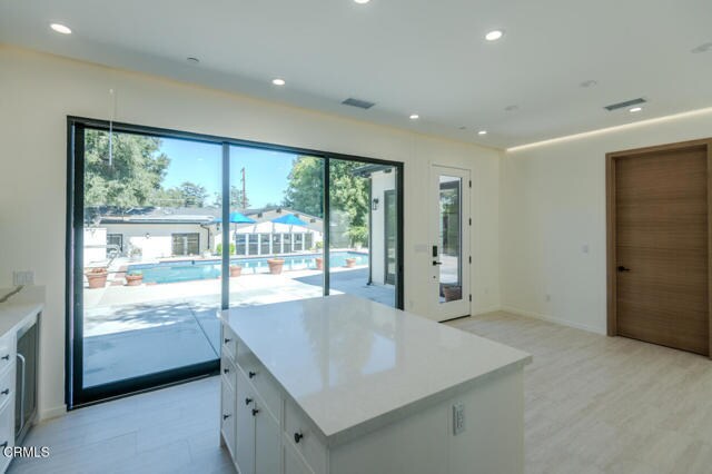 Building Photo - 4819 Oakwood Ave