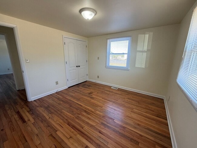 Building Photo - Charming 3 bedroom brick House