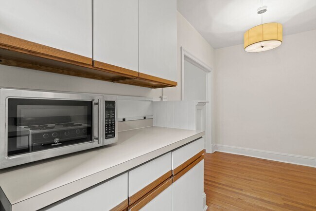 Building Photo - Adams Morgan Condo | Studio | 1 Bath | 300 Sf