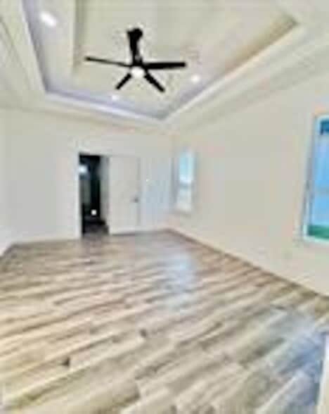 Building Photo - 2304 E Tamarindo Dr