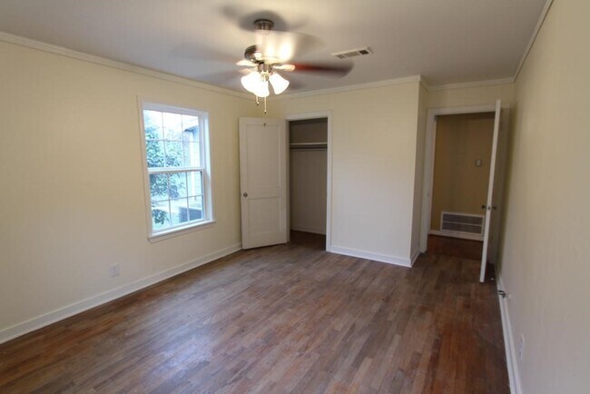 Building Photo - 1415 Zora St
