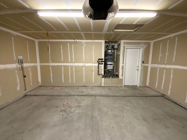 Building Photo - 3 Bedroom Single Story Home Near Northern Blvd NE & Loma Colorado Blvd NE!