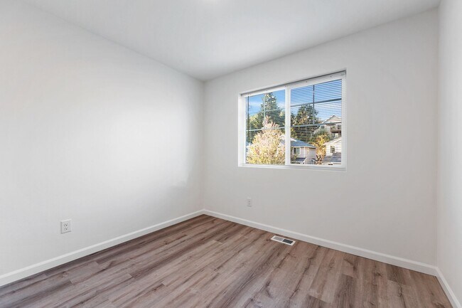 Building Photo - Like-New Tumwater Hill Home with A/C - 3 beds, 2.5 baths