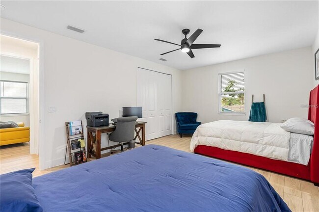 Building Photo - 350 2nd Ave E